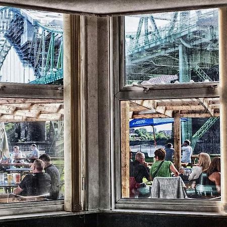 Mersey Hotel Widnes Bagian luar foto